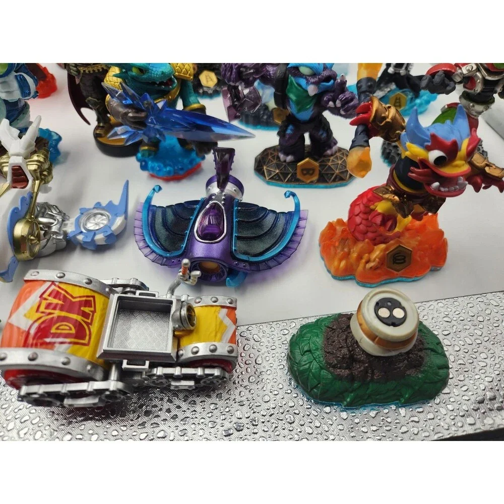 Lot Of 19 Skylanders & Zip Up Carrying Storage Bag Carry Case